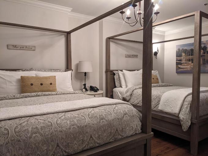 Harbor House Hotel