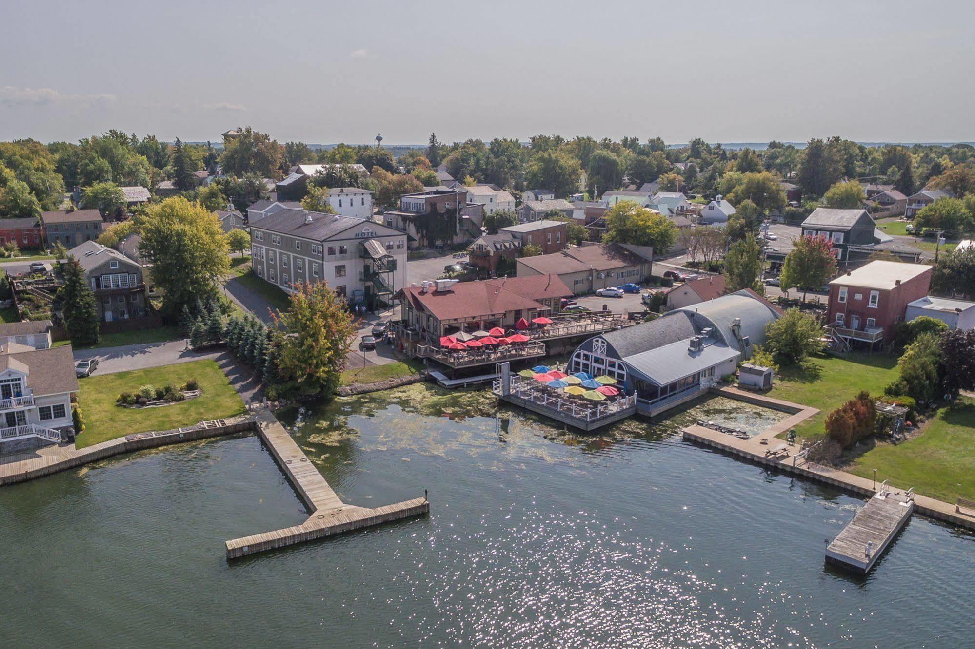 Hotel Harbor House