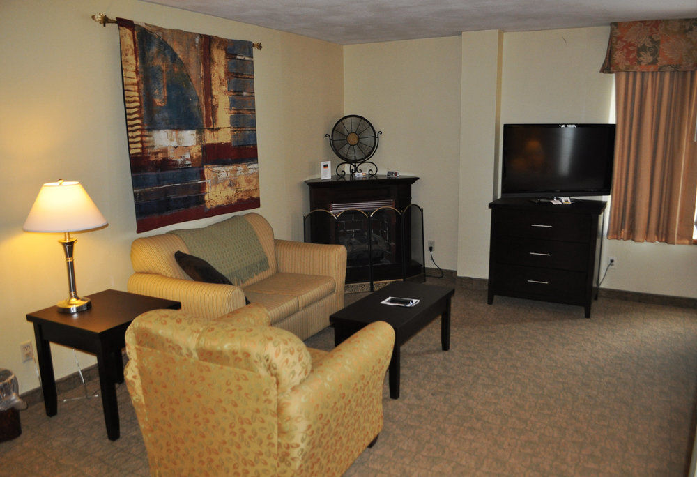 Harbor House Hotel
